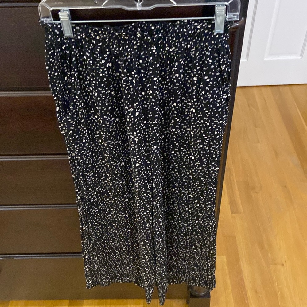 Women’s small pull on wide leg pants. Size small